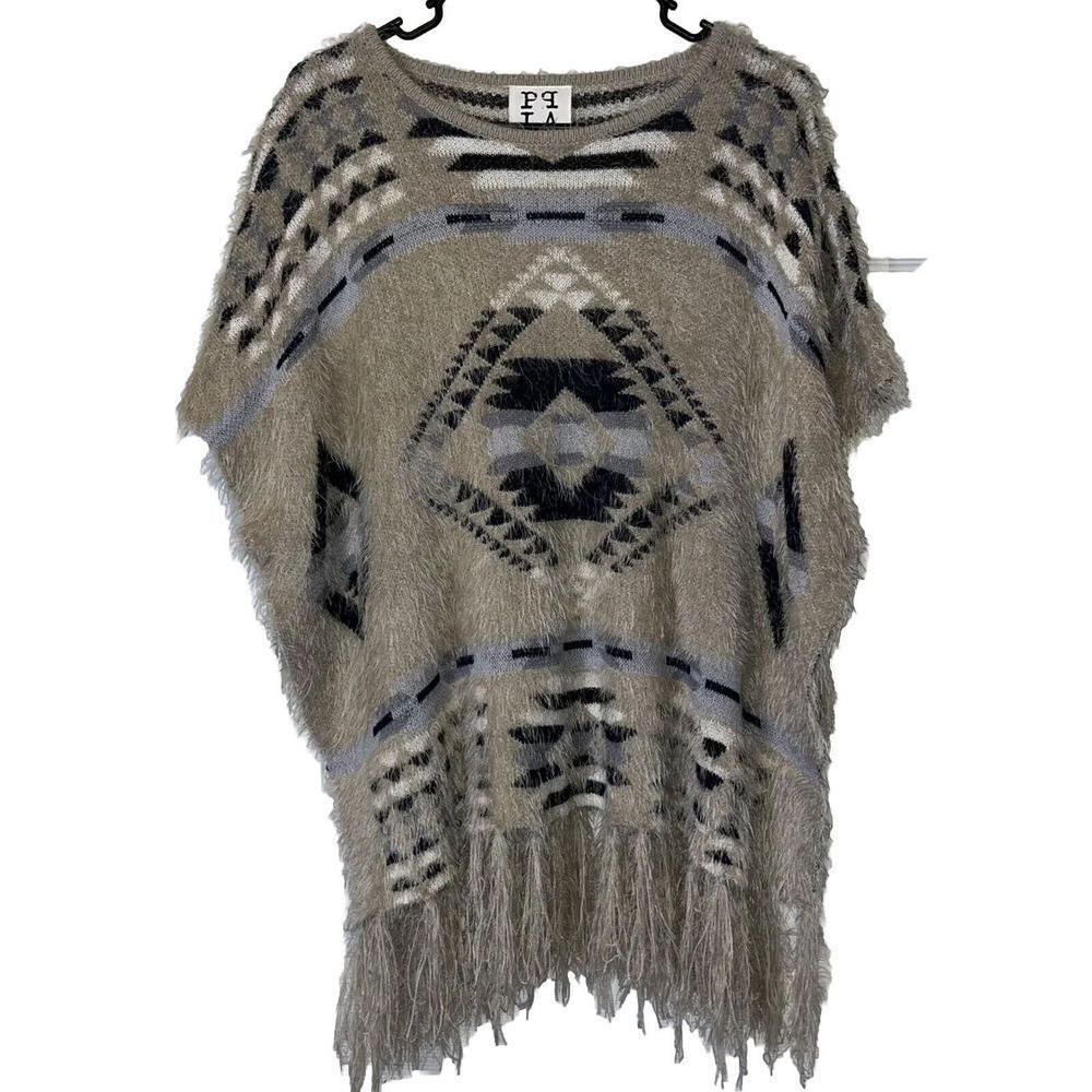 pqla Poncho Wmns M / L Aztec Print Fringe Snap Sleeve‎ Closure EUC MSRP $98